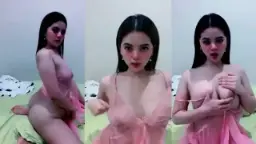 Pantat Dan Toket Menggoda Bikin Host Ganteng Ini Tak Kuasa Menahan Nafsu