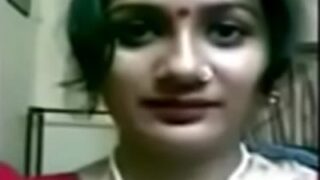 Video Panas Bibi Cabul Yang Lagi Striptis Di Kamera