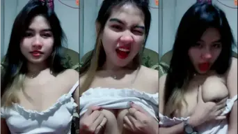 Viral! Kak Abell Tocil Pamerin Uting Gede Banget Sampe Ngangkat Rok.