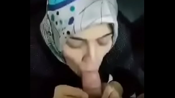 Menggoda Dengan Jilbab Di Mulut