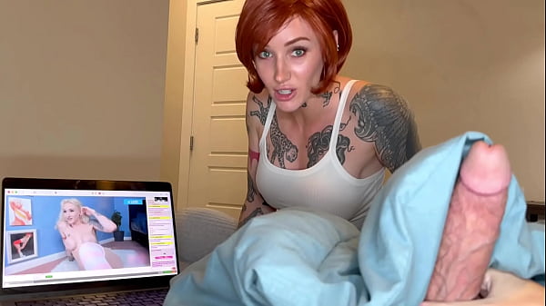 Ibu Tiri Menangkapmu Mengocok Kontol Sambil Nonton Adik Tirimu Di Webcam