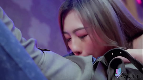 Cewek China Seksi Lin Siyu Lagi Ngewe Sambil Ngejilat Kontol, Digebukin Keras Sampe Meringis.