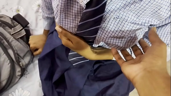 Desi Cewek Sekolah Perawan Abis Digebukin Berbagai Gaya Di Rumahnya Sendiri (suara Hindi Bikin Makin Panas)
