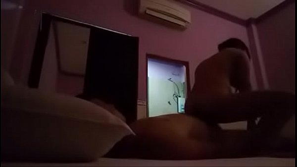 Bocah Cewek 19 Tahun Dari Bình Thạnh, Ngewe Bikin Basah, Paha Gemeteran Kena Goyang.