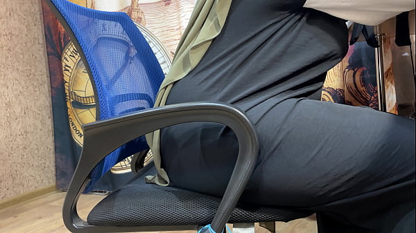 Gadis Berhijab Merangsang Diri Lewat Celana Dalam Saat Bekerja