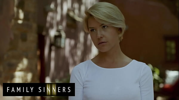 Ibu Tiri Seksi Rambut Pirang (kit Mercer) Nikmatin Kontol Anak Tiri Van Wylde Di Family Sinners