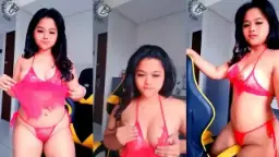 Tante Nadine Tobrut Goyangin Tete Gede Di Live, Bikin Ngaceng