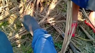 Video Mesum Di Luar Rumah Pasangan Baru Nikah, Ngewe Di Alam Bebas Bikin Makin Panas