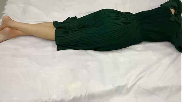 Kakak Tiri 18 Tahunku Sendirian Di Kamar, Aku Juga Masuk Ke Kamarnya Dan Mencekoki Memeknya Di Malam Hari.