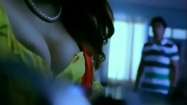 Desi Bhabhi, Nafsu Panas Di Ranjang, Romansa Basah Kuyup.