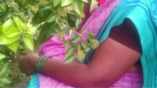 Bhabi India Ngentot Di Luar Rumah Di Desa, Bikin Basah Lihat Aksi Liar.