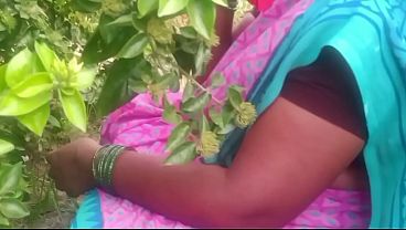 Bhabi India Ngentot Di Luar Rumah Di Desa, Bikin Basah Lihat Aksi Liar.