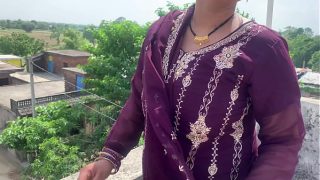 Bhojpuri Desi Bhabhi Kas Se Apni Chut Aur Badan Ka Maza Diya, Hindi Audio Mein
