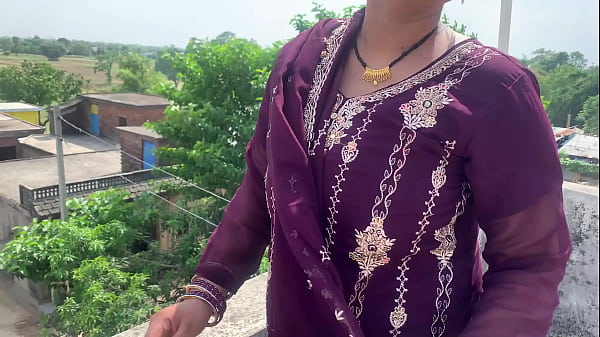 Bhojpuri Desi Bhabhi Kas Se Apni Chut Aur Badan Ka Maza Diya, Hindi Audio Mein