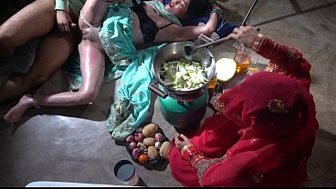 Ibu Tiri Di Dapur, Resep Panas Desi, Gerakan Nakal Yang Bikin Ngiler