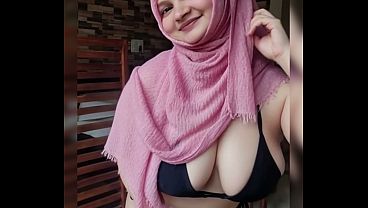 Twerkingnya Pantat Hijabku Yang Bikin Makin Pengen