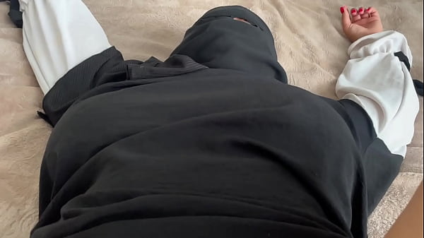 Pembantu Arab Bikin Kliennya Tegang Lihat Memek Sempit Dan Tetek Gede