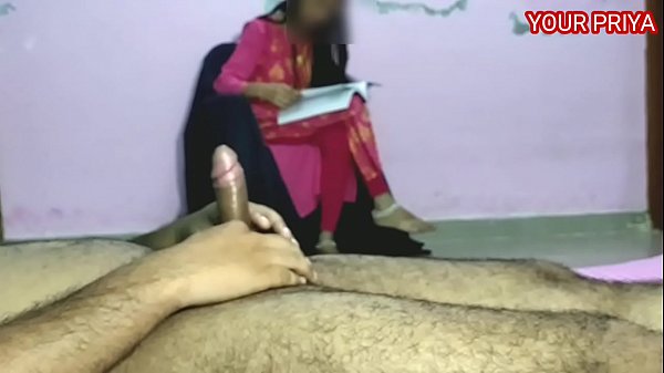 Priya Digawe Dan Ditembak Di Pantatnya. Suara Hindi Yang Panas.