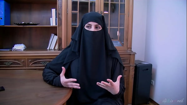 Kesepakatan Abad Ini Ditutup Dengan Ciuman Mesra Dari Pelacur Berhijab Arab – Lilimissarab
