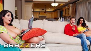 Sarah Arab Genit Godain Pacar Temen Sekamar, Berujung Ngewe Panas Di Belakang Temennya – Brazzers