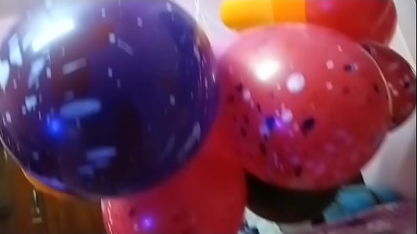 Bocah India Main Balon Meletup, Bikin Basah Semua.