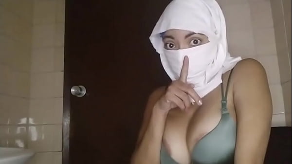 Istri Muslim Arab Yang Horny Nyata Mainin Memek Sampai Muncrat Diam-diam Waktu Suami Lagi Pergi