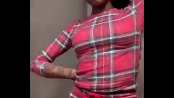 Tante Asian Doll Goyangin Pantat Montoknya Di Instagram Live Sambil Nge-blowjob Lagu Baru, Bibirnya Basah Dan Gerakan Mulutnya Bikin Ngilu.