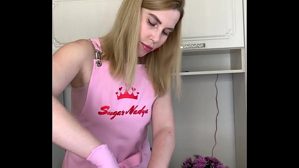 Ngentot Sama Tante Rusia Seksi Lagi Waxing Kontol Bulu.