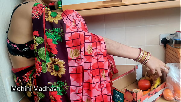 भारतीय देसी फल वाली मालकिन ने भाव तय करने के लिए ग्राहक के संग जोरदार चुदाई हिंदी ऑडियो