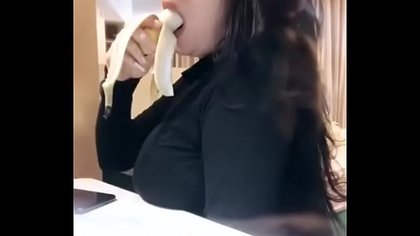 Monica Adhea Ngewe Mulut, Model Indonesia Bikin Makin Haus Nafsu.