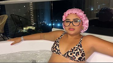 Madrastra Jalang Mandi Telanjang Bareng Anak Tiri Di Jacuzzi, Minta Digenjot Sementara Bapak Lagi Pergi