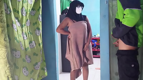 Kena Lihat Ojol Pas Lagi Colmek Di Dapur, Bikin Malu Setengah Mati.