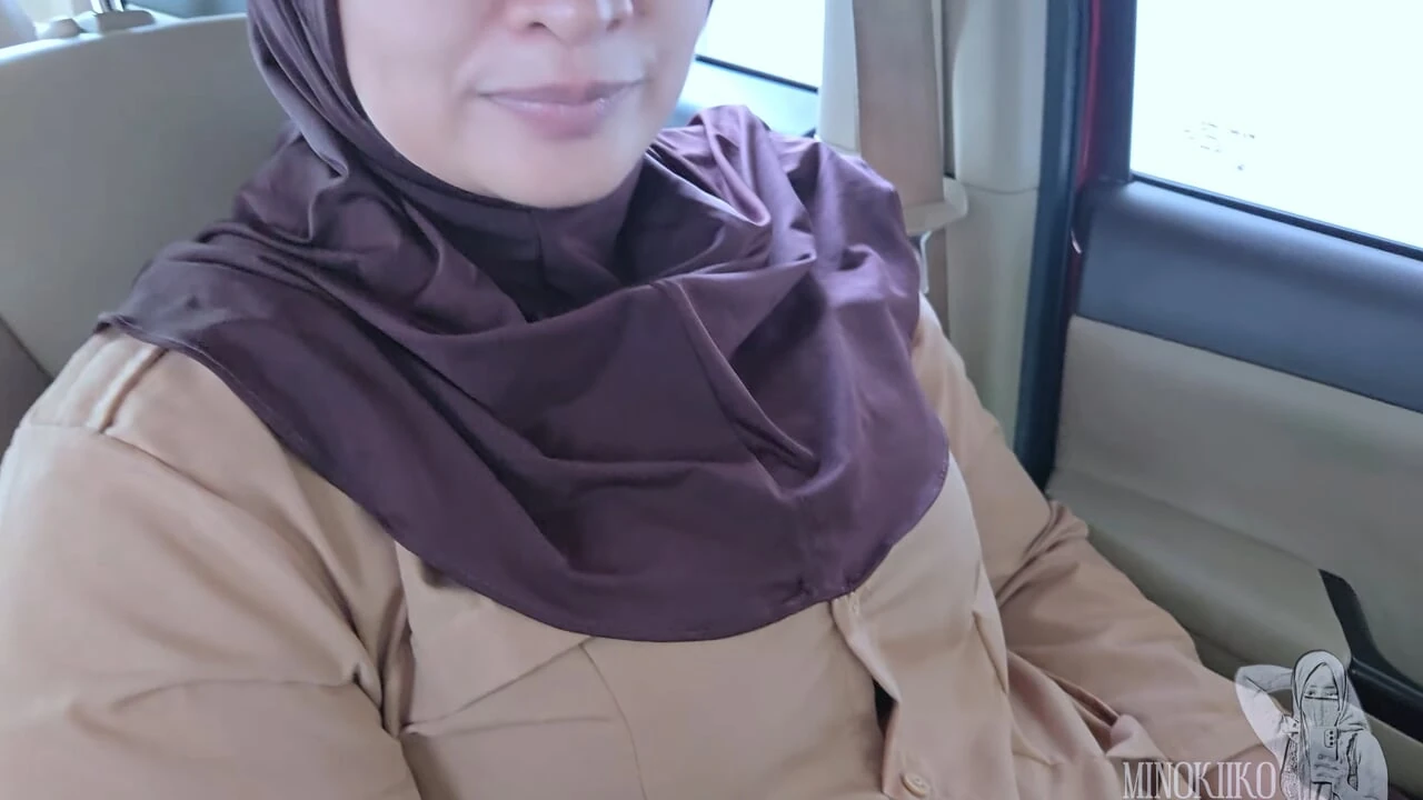 Hijab Student (18+) Asks Her Sugardaddy To Buy A New Viral Cellphone – Minokiiko