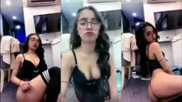 Caroline Goyang-goyang Seksi Bikin Ngilu, Live Mango Bikin Makin Panas.