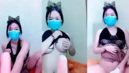 Cici Molly Ngangkang Omek Dildo Mangga, Nikmatin Tiap Tetesnya Sambil Muterin Lidah