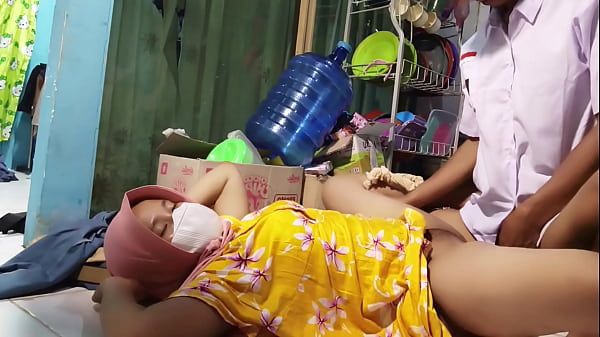 Ajak Ngentot Sama Ibu Tiri Pas Mau Berangkat Sekolah, Bikin Ngaceng Setengah Jalan