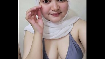 Hari-hari Awal Goyang Twerk Pakai Hijab, Bikin Makin Panas Dan Bikin Ngilu.
