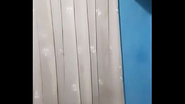 Vcs Bareng Selingkuhan Pas Suami Lagi Keluar, Enak Banget Sambil Basah-basahan.