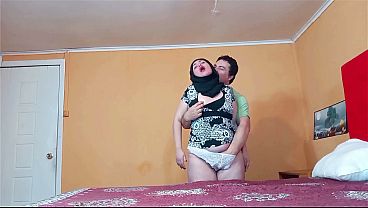 Wanita Berhijab Digeboyong Gaya Doggy