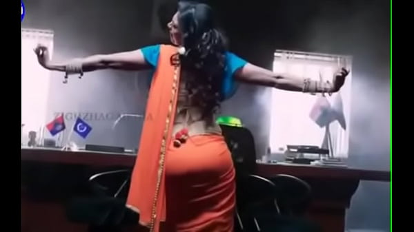 Desi Pantat Bongsor Dibalut Saree, Bikin Ngaceng!
