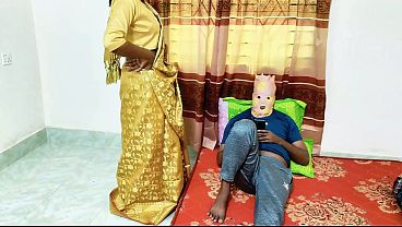 Bhabhi Pake Saree Desi, Suami Sama Bikin Panas Di Ranjang