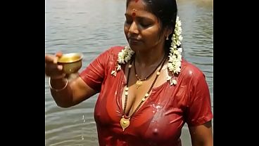Desi Bhabhi Ai, Siap Dimainin Hot Abis