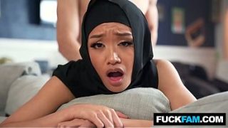 Hijabi Kena Kenalkan Budaya Barat, Jade Kimiko Sama Parker Ambrose Makin Panas