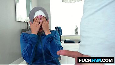 Tetangga Hijabi Kaget Dapat Kejutan Kontol Besar Dari Sophia Leone & Nicky Rebel