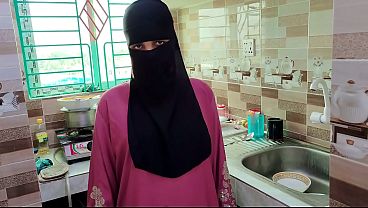 Selagi Istri Di Luar, Suami Sialan Ngewe Pembantu Berhijab Di Rumah Kosong