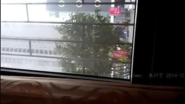 中国人浩哥跟闺蜜在饭桌下偷偷开干,饭桌上的菜都没动,闺蜜腿都软了。