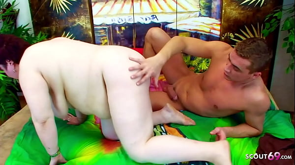 Ibu Gemuk Montok Diperkosa Kasar Oleh Anak Tiri.