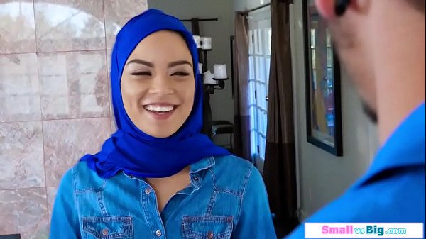Gadis Arab Mungil Digilas Dua Kontol Besar Sampai Nggak Bisa Jalan