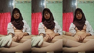 Abg Sma Yuva, Seragam Sekolah Basah Kuyup, Ngegas Itil Colmek Sambil Digesek Bdsm.
