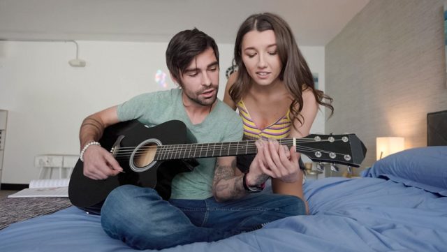 Guru Gitar Paling Hot, Bikin Kamu Main Sambil Ngerasa Nikmat